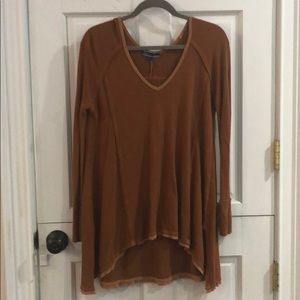 Long long sleeved tee from the brand Shore